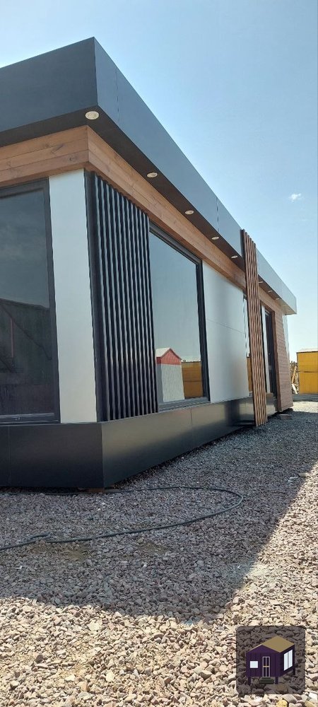 جزئیات نمای چوب و فلز کانکس